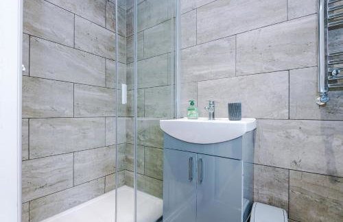 Modern 3 Bedroom House Perfect for Short and Long Stays - Foto 58