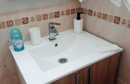 Estudio-Monoambiente para 2 personas en comunidad con piscina - Photo 8