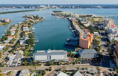 NEW Beach Condo 5 min walk to the Beach Sleeps 9 - Foto 34