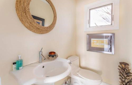 Surfside Villa by Rove Travel - Oceanfront Home with Hot Tub - Foto 22