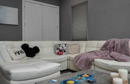 Luxury 6BR Villa w Pool & Cinema 4mi to Disney - Foto 38