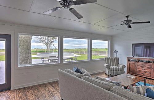 Fire Pit, Pickleball, Pool! Schulenburg Farmhouse - Foto 6