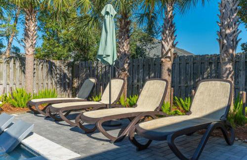 Beautiful Pet Friendly Home! Tropical Pool, Optional Golf Cart & Pool Heat, Minutes to Beach - Foto 55