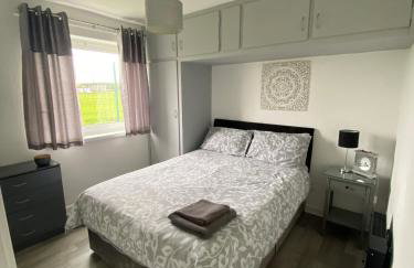 2 Bed Bungalow -25 Gower Holiday Village - Dog Friendly - Foto 10