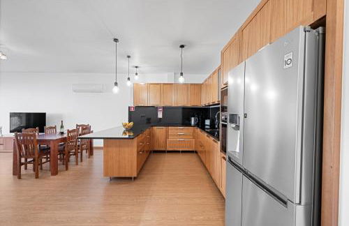 Calheta Paradise Holiday Home - Free Parking & Views - Photo 25