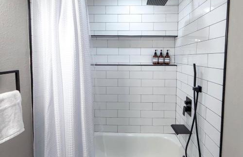 Jax 5BR Family Paradise -Hot Tub-Game Room-Patio- - Photo 8