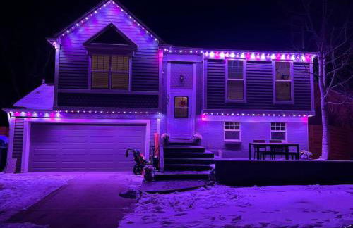 Hot Tub Steam Shower Gym in Charming Family Home! - Photo 4