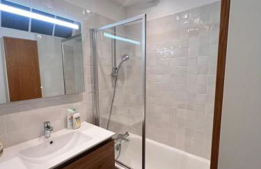 Real Parisian apartment with 2 bedrooms and AC - Foto 11