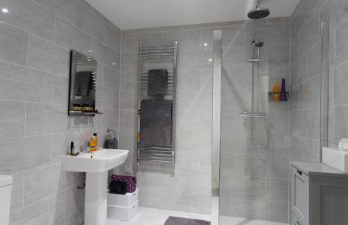 Cotels 7Zero1 Aparthotel - Unique Apartment building with friendly Reception - Sky Movies & Sports - Fitness Equipment in Apt - Pet Friendly - Private Garden Area - Foto 9