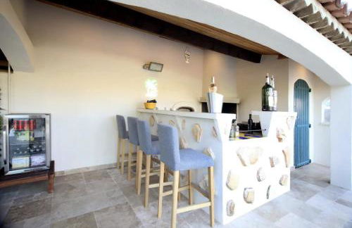 VILLA SAINTE BAUME Piscine Jacuzzi tout confort - Photo 19