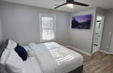 The Silver Villa - 2 King Beds Minutes from Downto - Foto 15