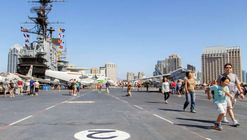 Passeggiando sul ponte della nave