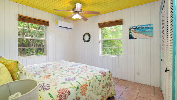 Orchid Retreat: Colorful Cottage Steps From Beach - Foto 3, Habitación