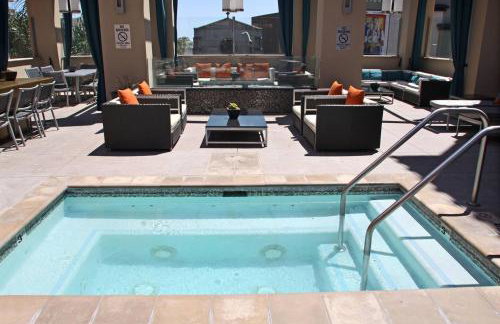 Stylish 2 Bed 2.5 Bath Condo Near Beverly Hills. - Photo 36