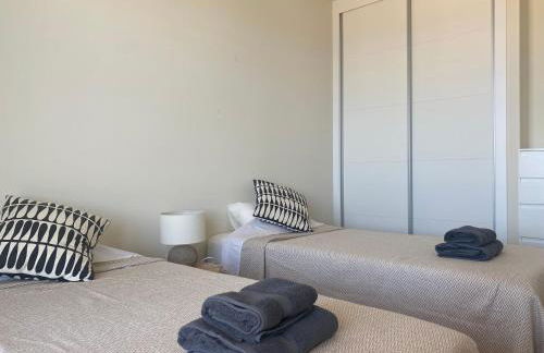 Modern Penthouse - Sea View & Private Rooftop - Photo 12