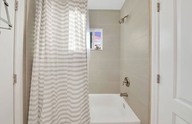 Trendy San Diego Home With Backyard and Firepit - Foto 10