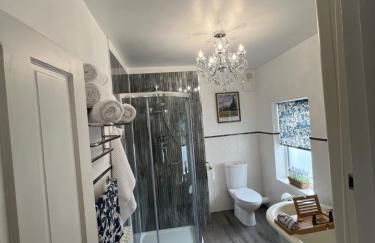 The Lily Pad - Boutique Townhouse, a short walk to Town Center and Racecourse - Photo 26