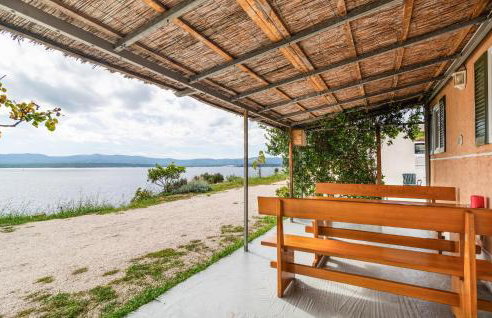 Gorgeous Home In Nerezisca With Wifi - Foto 2