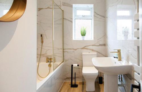 Two Bedroom House By Brookland Stays Serviced Accommodation Short Lets Manchester With Free WiFi - Foto 9