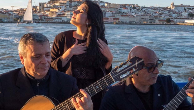 Paseo en barco con espectáculo de fado - Foto 5, Con la luz del atardecer