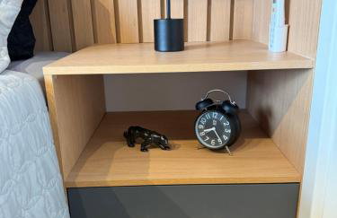 Studio 63 novo, luxuoso e completo com ar condicionado e cama Queen Size - Centro Mogi - Até 4 Pessoas - Foto 5