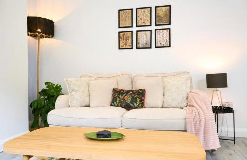 Hebden Bridge Haven - Stylish, Cosy, Canal Side, Pet Friendly - Photo 3