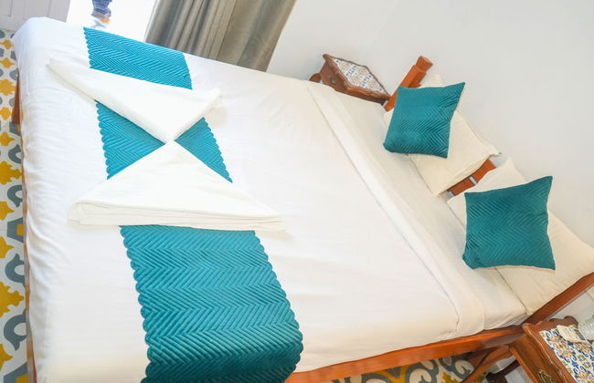 RENTON MANOR BY JOY STAYS - Photo 4