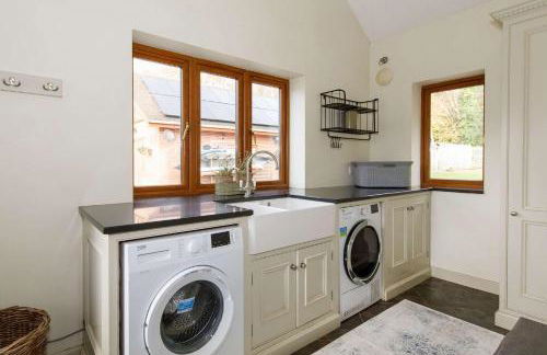 Serene Riverside: 6BR Luxury Retreat in Curdridge - Photo 18