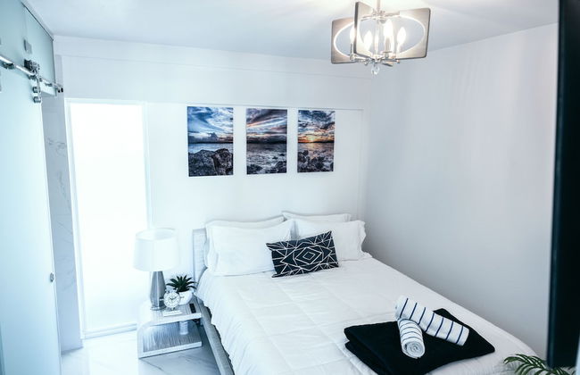 Dolphin Suites - Photo 2