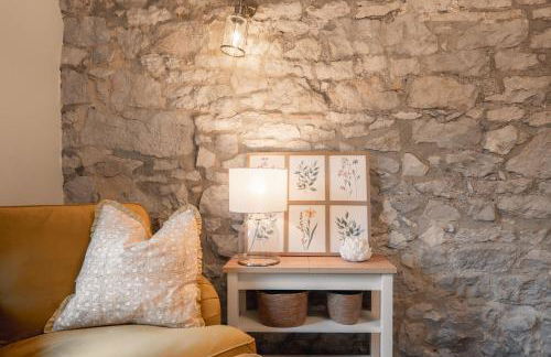 Mycock Cottage - Photo 32