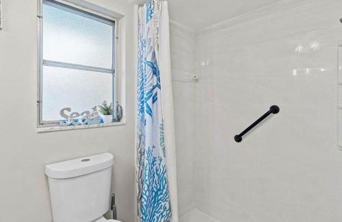 Summer Getaway Coastal Sea-Esta 4BD 3BA - Foto 18