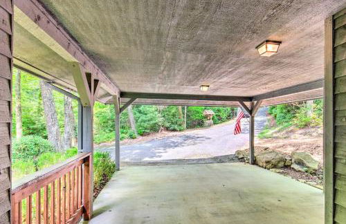 1 Mi to Marina Lake Toxaway Cabin with Fire Pit - Foto 33