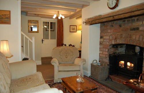 Bronhaul Cottage in Pennal - Photo 3