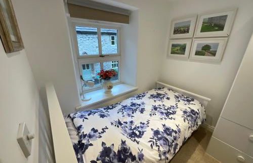 Carr’s cottage Eyam Peak District, - Photo 23