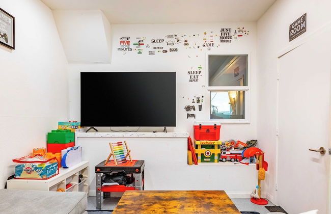 Mins to the Lake, Arcade/playroom, Panoramic Deck Views Nadelhorn by Avantstay - Foto 12