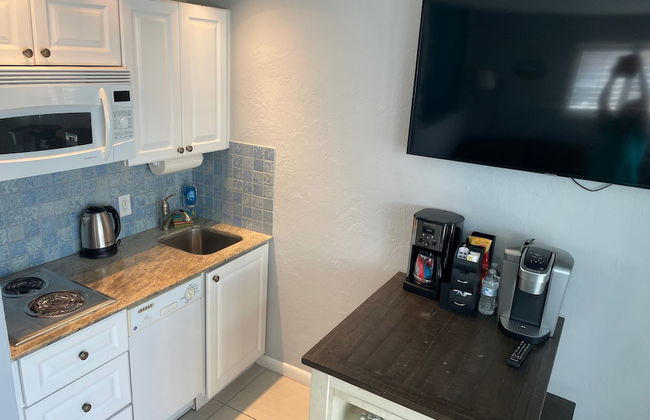 2 Bedroom Waterfront Pool Side! - Foto 27