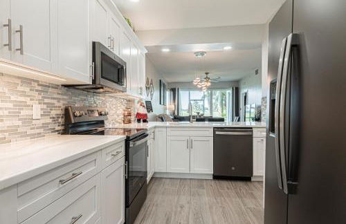 Greenlinks at Lely Luxury White Orchid Fully Renovated Modern 1st floor 3bdr Golf Resort Villa - Photo 5