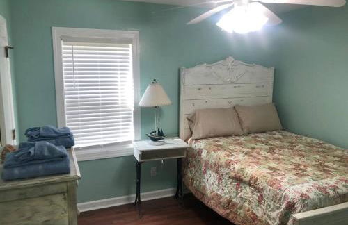 Cozy Home in Central Morehead 5min from the Beach - Foto 18