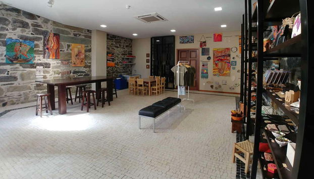 Tile painting workshop