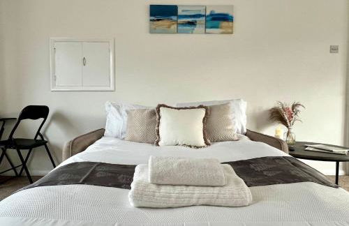 J&J stays 5 bedroom detached house in Peterborough with parking - Photo 17