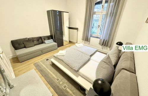 Ferienhaus Villa EMG Velbert nah Düsseldorf Essen Dortmund, Familien Gruppen bis 27 Personen, 3 Küchen, Kaminofen, Terrasse - Photo 30