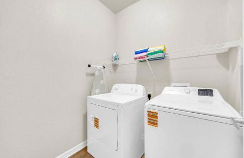 3BR Family Suite with Games & Pool - Foto 19