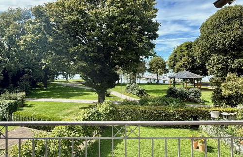 Ferienwohnung Residenz am See - exklusive Wohnung in erster Reihe mit Balkon und Seeblick - Photo 2