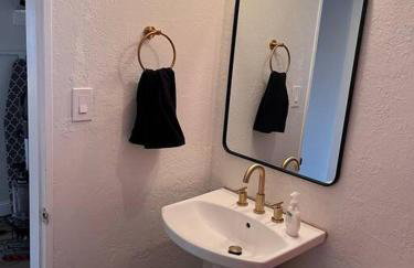 Casa Charleston-3BR-2Bath-Private HOT TUB-Pet Friendly-No Pet Fees! - Photo 31