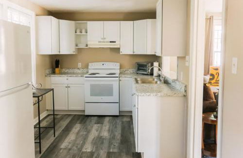 Cozy Downtown Gem Fully Equipped Free Parking - Photo 30