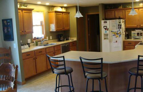 4 Bedroom/2 Bath Home 20 Acres of Woods - Hot Tub - Foto 19