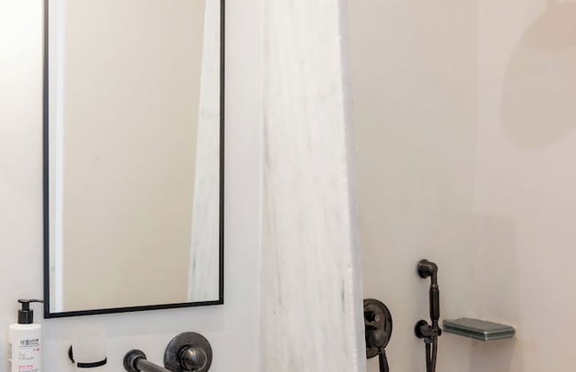 aniko suites White Alley - Photo 42