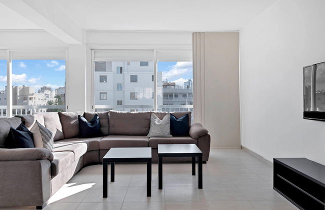 Phaedrus Living: Romanou Modern City Center Flat - Foto 13
