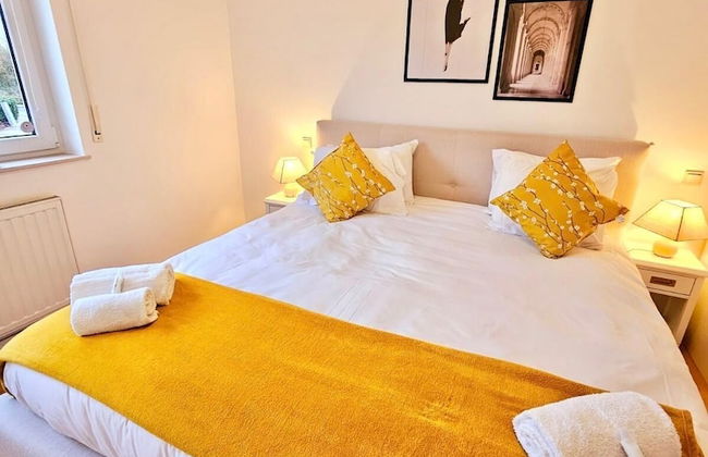 Bright 2 bedrooms flat w parking&balcont - Foto 1