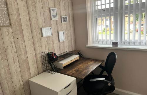 Stay solihull 5 mins to NEC and AIRPORT SLEEPS 9 contractor friendly 3 bathrooms driveway parking 3 - Foto 13